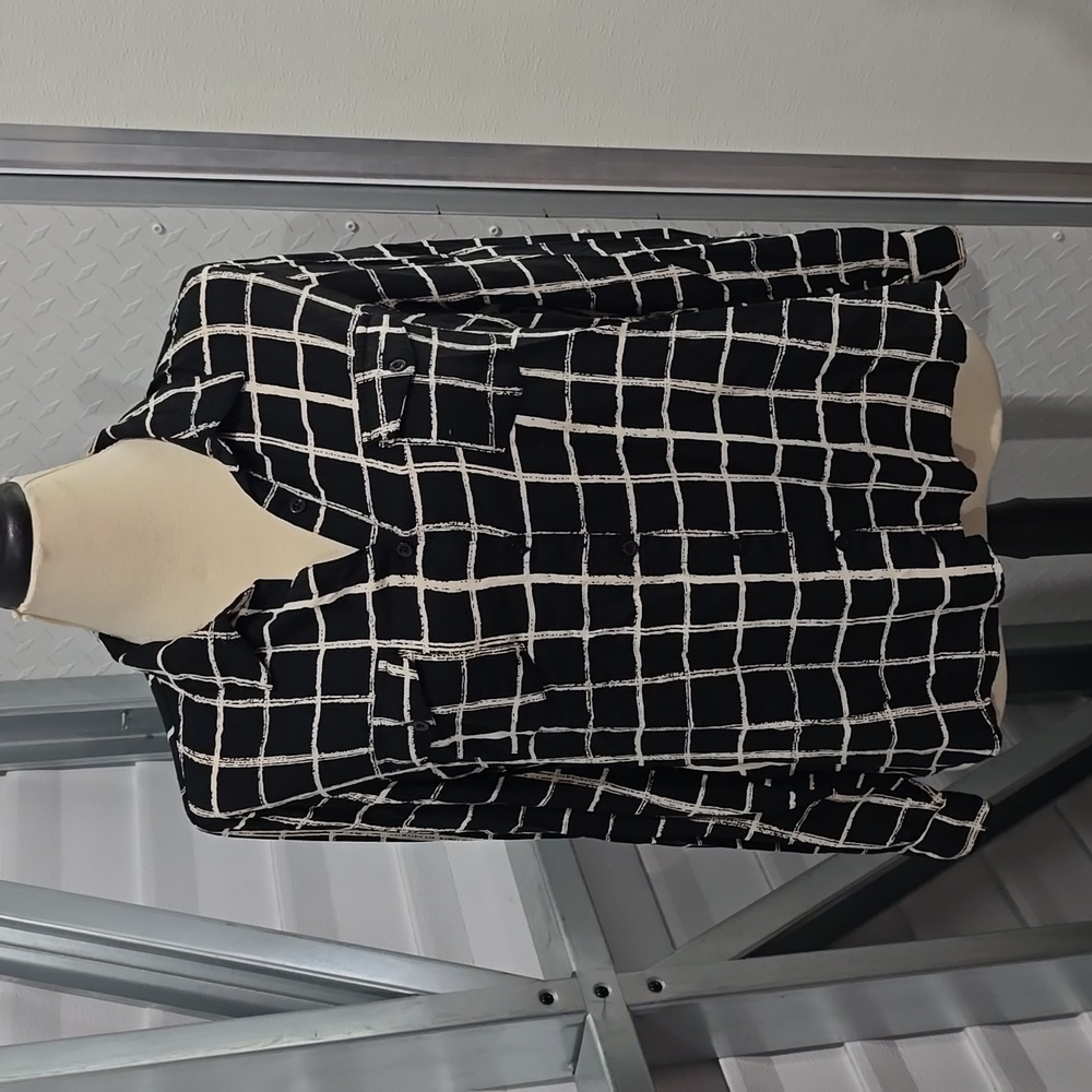 Millennium black and white button-down shirt size‎ large
